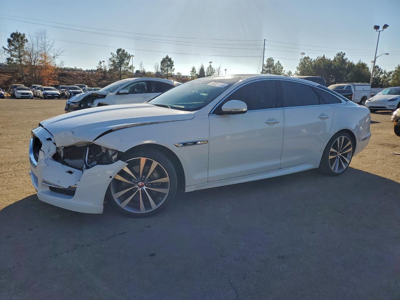 2019 Jaguar XJ R-Sport, VIN SAJWA1C72K8W21171 — Front end