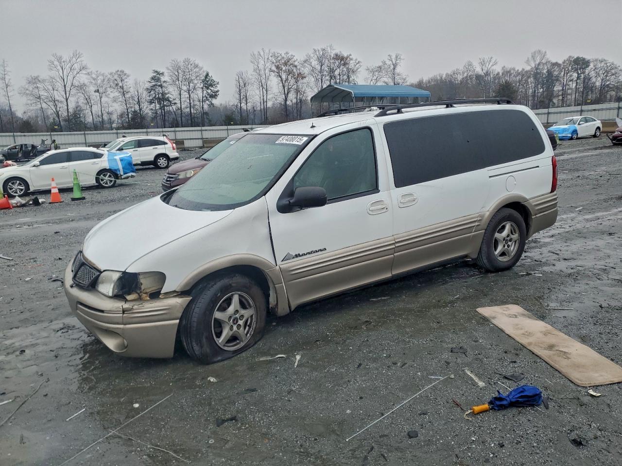 2002 Pontiac Montana 1SA, VIN 1GMDX03E92D176878 — Front end
