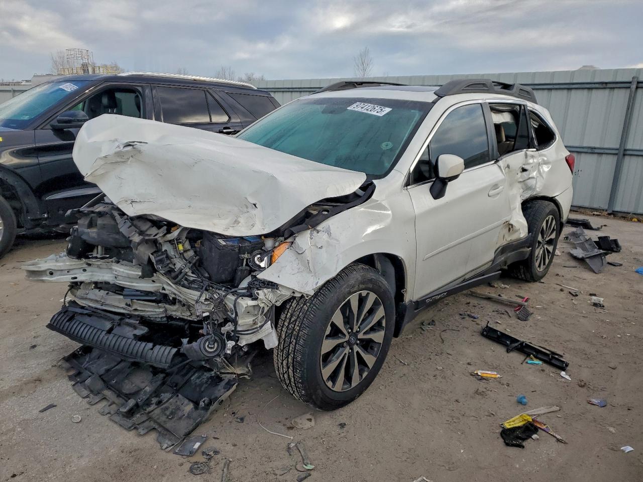 2016 Subaru Outback Limited, VIN 4S4BSANCXG3279618 — Front end