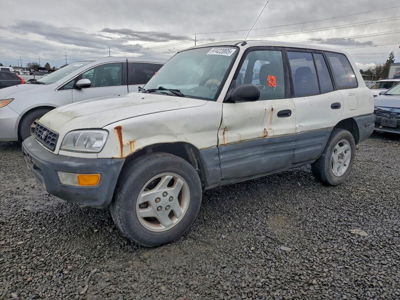 1998 Toyota RAV4, VIN JT3GP10V8W7029682 — Side