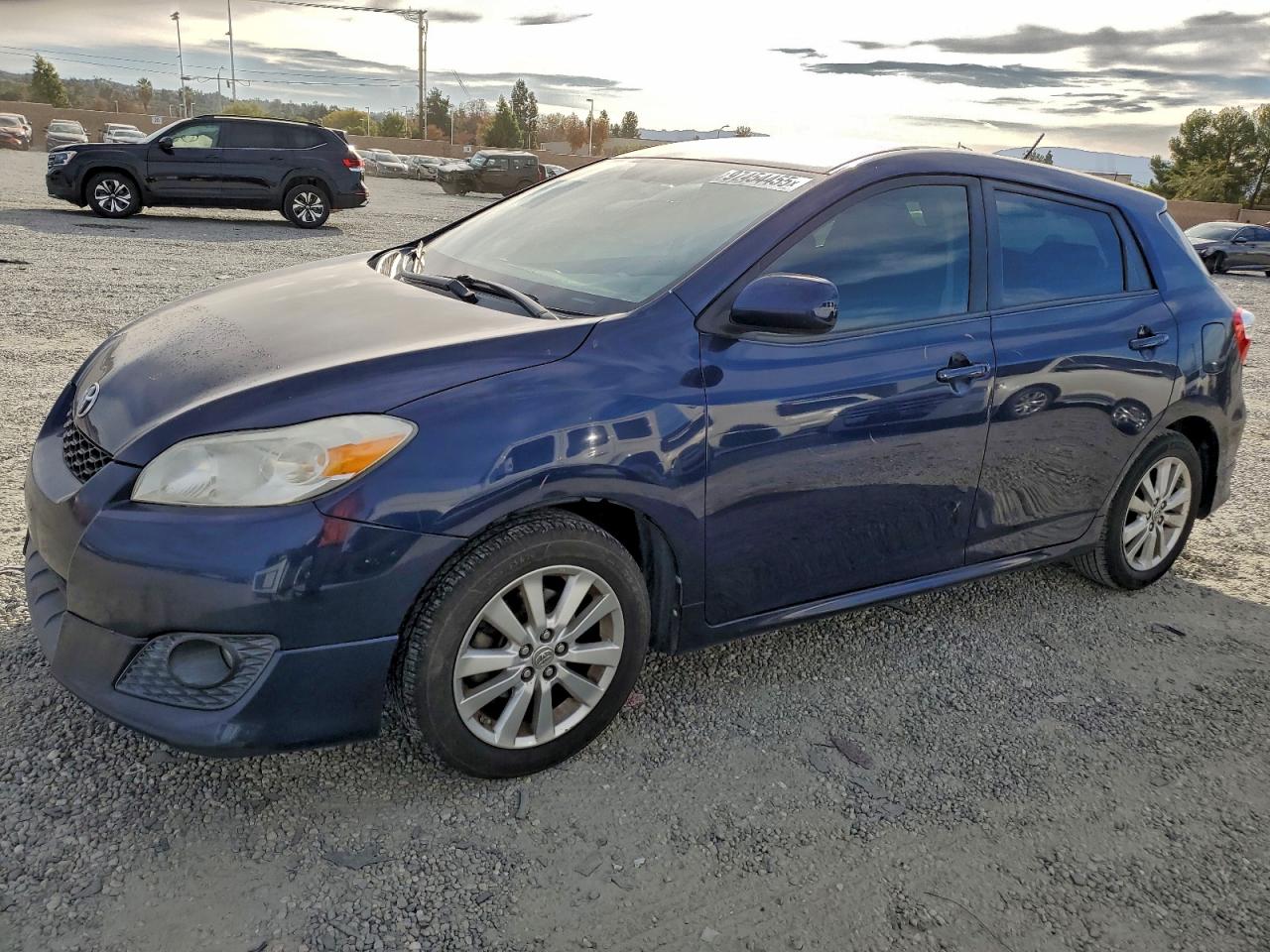 2010 Toyota Matrix, VIN 2T1KU4EE5AC315649 — Side
