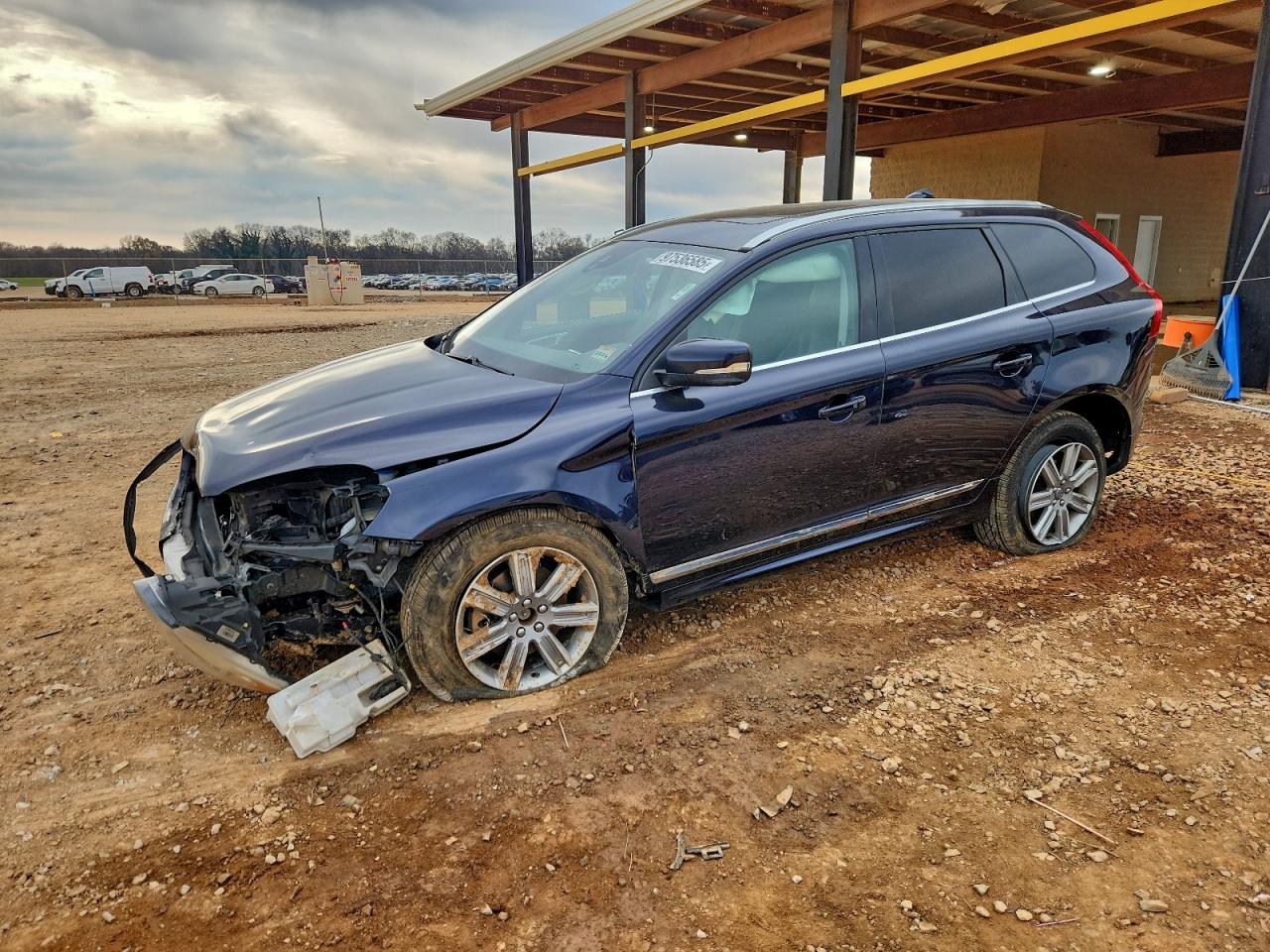 2016 Volvo XC60 T6 Drive-E, VIN YV449MRK3G2892405 — Перед