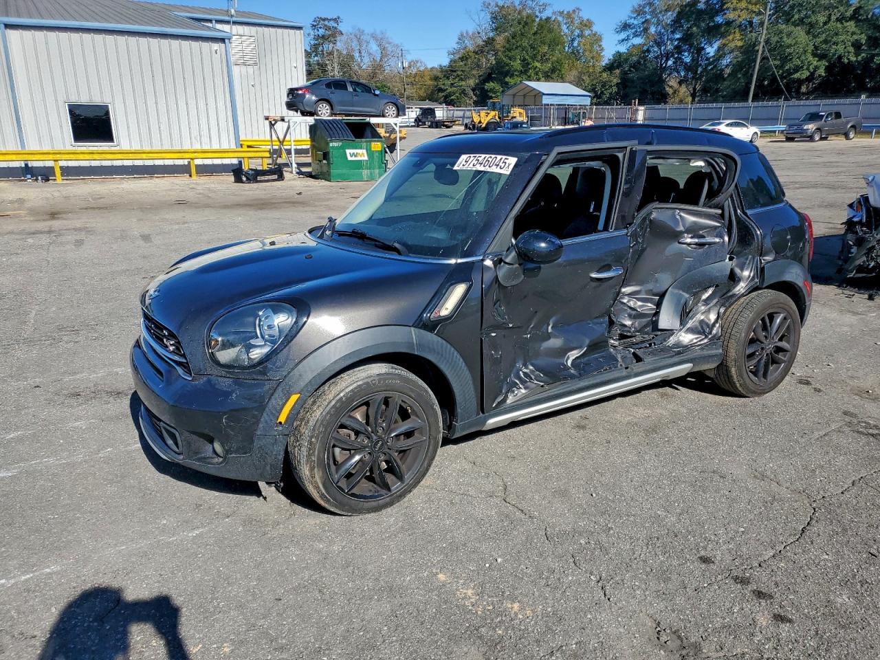 2015 MINI Countryman S, VIN WMWZC3C5XFWT04351 — Side