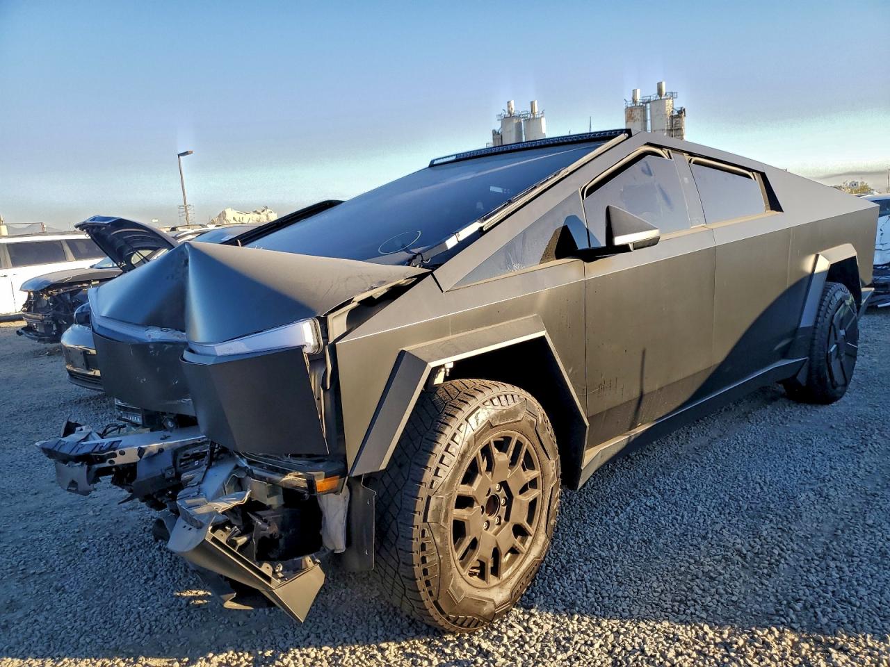 2024 Tesla Cybertruck Cyberbeast, VIN 7G2CEHEE7RA000359 — Front end