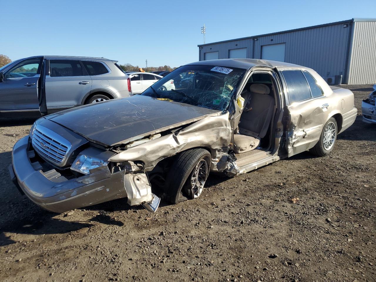 2002 Ford Crown Victoria Standard, VIN 2FAFP73W12X140826 — All over