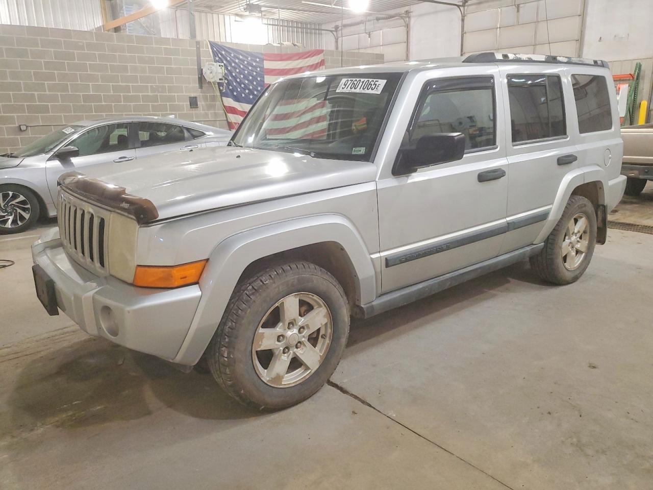 2006 Jeep Commander, VIN 1J8HG48K66C300573 — Side