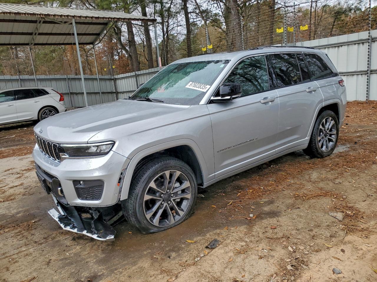 2022 Jeep Grand Cherokee Overland, VIN 1C4RJHDG5N8627554 — Rear end