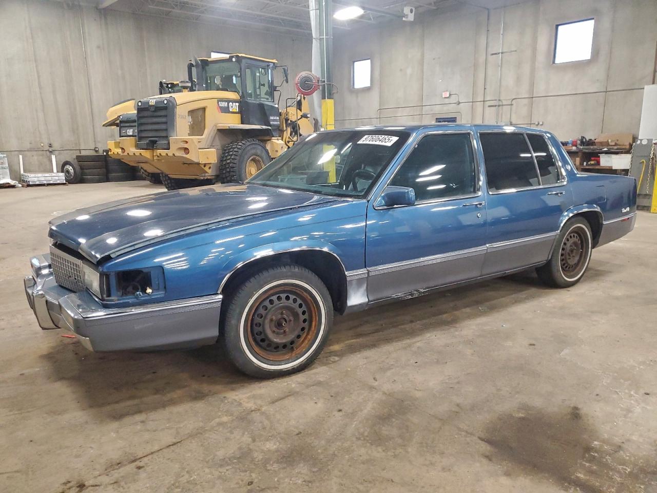 1990 Cadillac DeVille, VIN 1G6CD5331L4346630 — Undercarriage