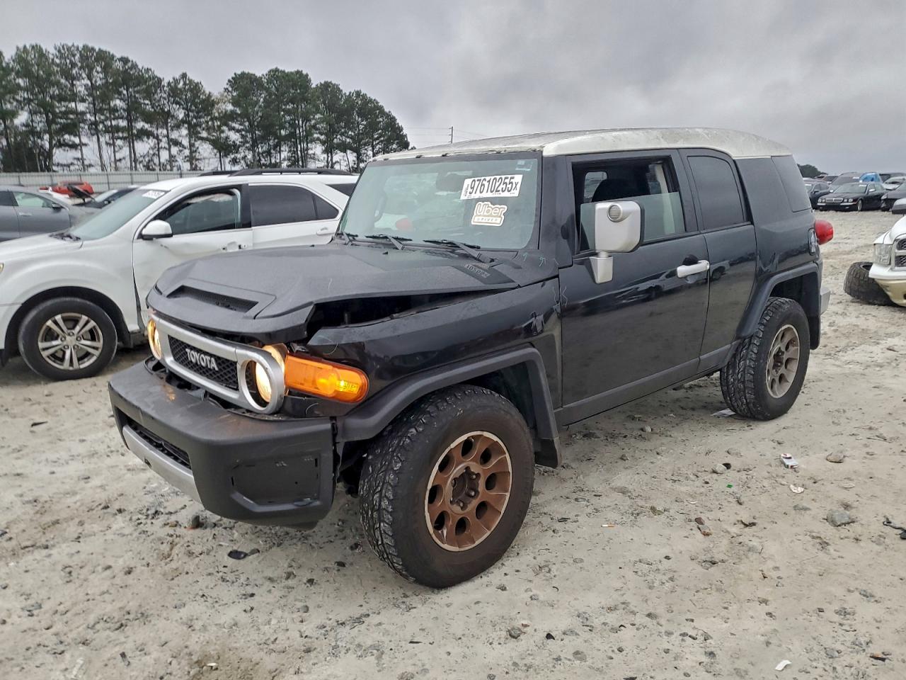 2011 Toyota FJ Cruiser, VIN JTEZU4BF2BK011279 — Front end