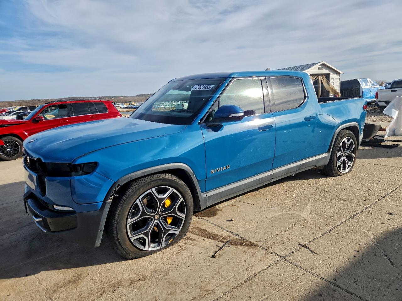 2022 Rivian R1T Adventure, VIN 7FCTGAAA9NN011962 — Front end