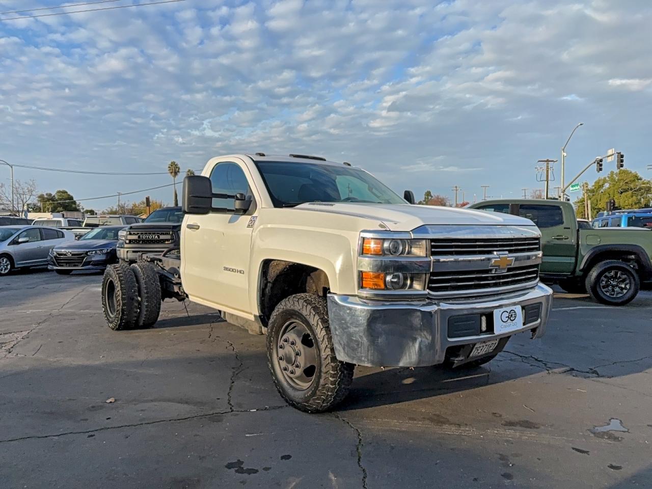 2015 Chevrolet Silverado 3500, VIN 1GB3KYC85FF184837 — Перед