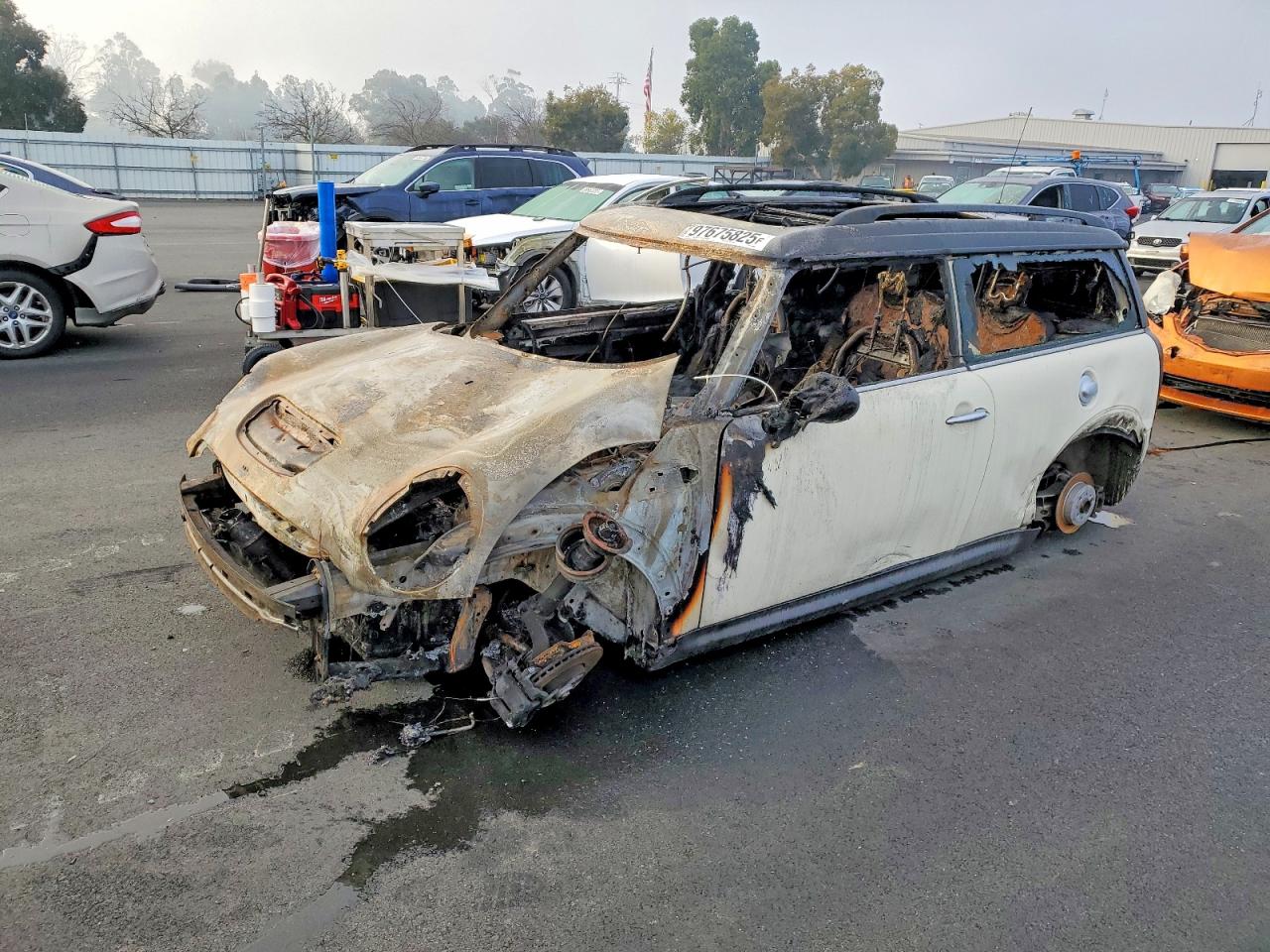 2010 MINI Clubman S, VIN WMWMM3C53ATP94360 — Вандализм