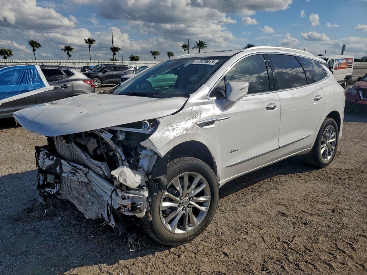 2023 Buick Enclave Avenir, VIN 5GAERDKW3PJ135127 — Перед