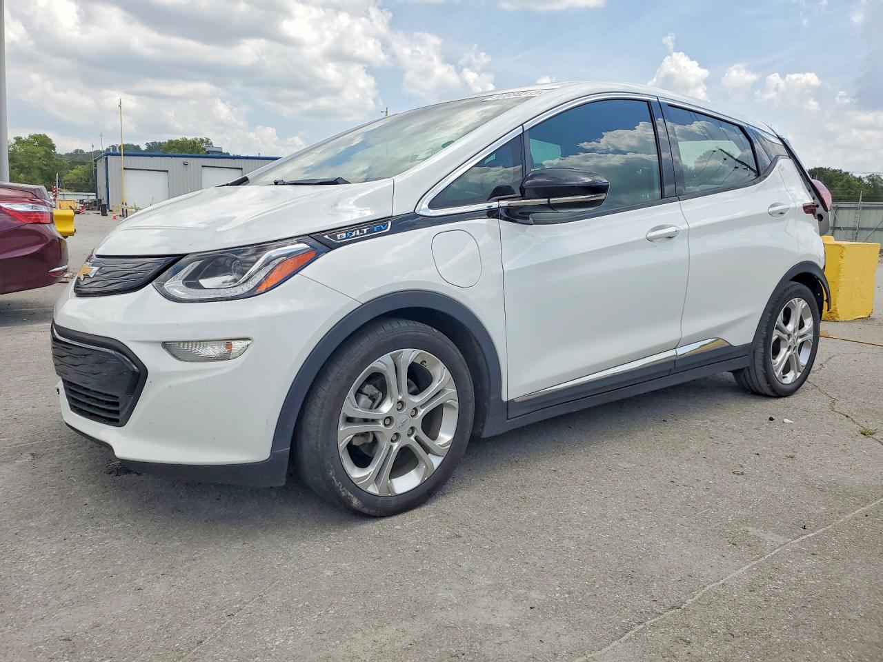 2020 Chevrolet Bolt EV LT, VIN 1G1FY6S02L4108824 — Зад