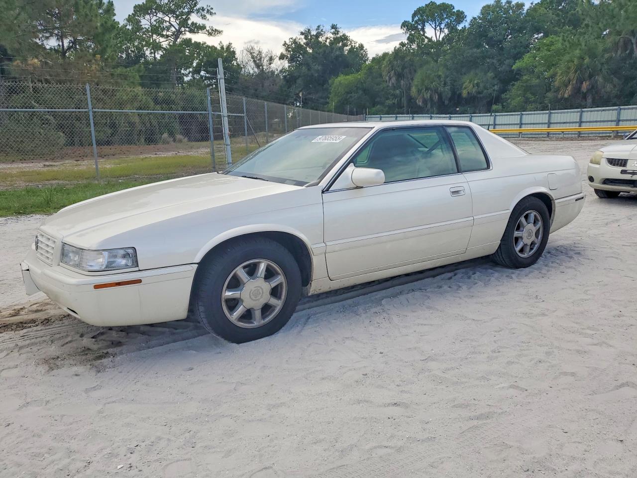 2001 Cadillac Eldorado Touring ETC, VIN 1G6ET12991B104378 — Зад
