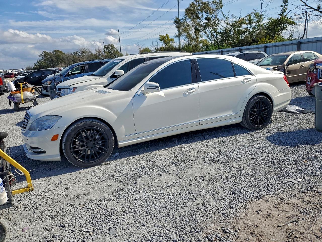 2013 Mercedes-Benz S 550, VIN WDDNG7DB3DA533374 — Rear end