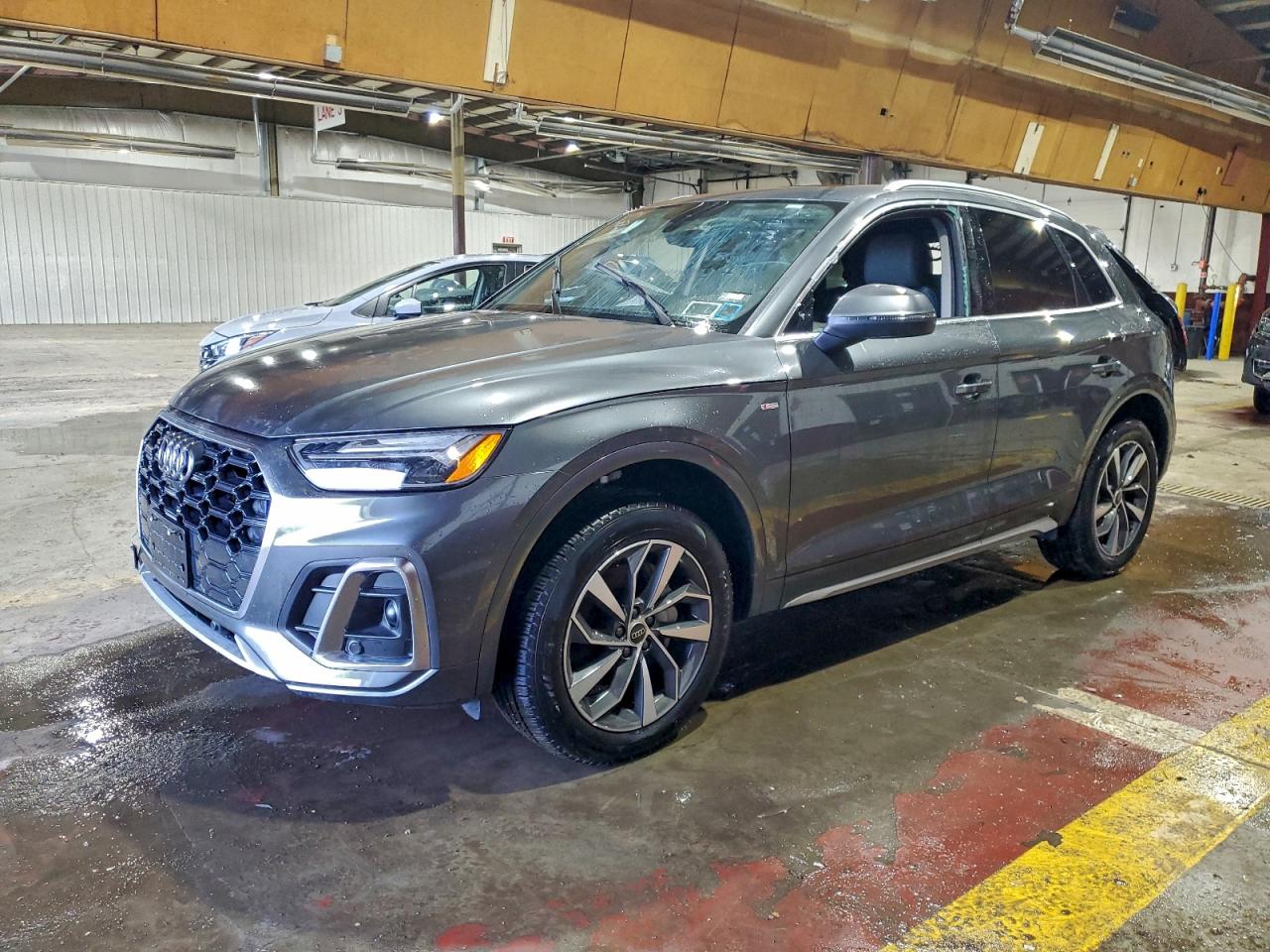 2024 Audi Q5 S line Premium Plus, VIN WA1EAAFYXR2085124 — Пожар в салоне