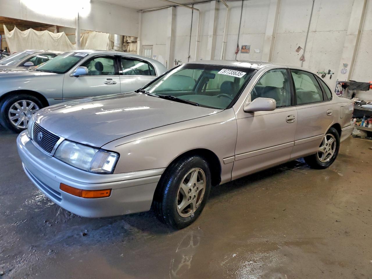 1997 Toyota Avalon XL, VIN 4T1BF12B9VU167125 — Rear end