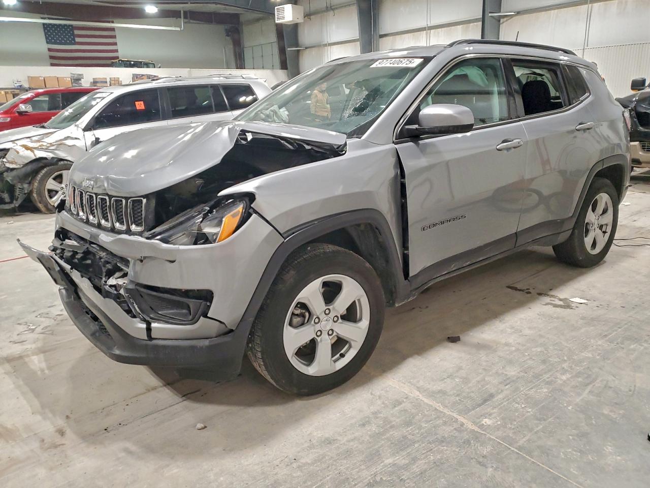 2021 Jeep Compass Altitude, VIN 3C4NJDBB2MT547241 — Front end