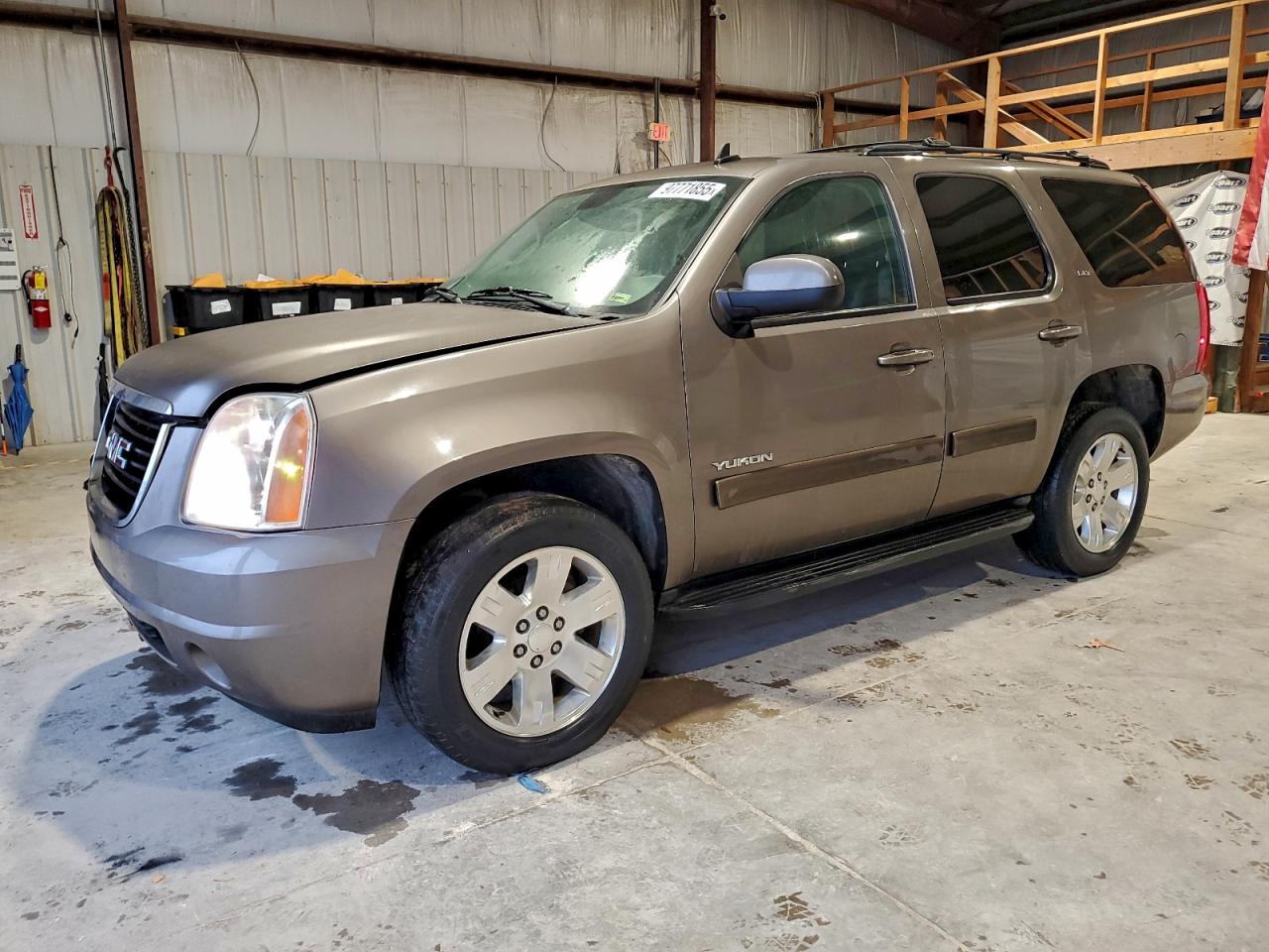 2011 GMC Yukon SLT, VIN 1GKS2CE02BR239808 — Front end