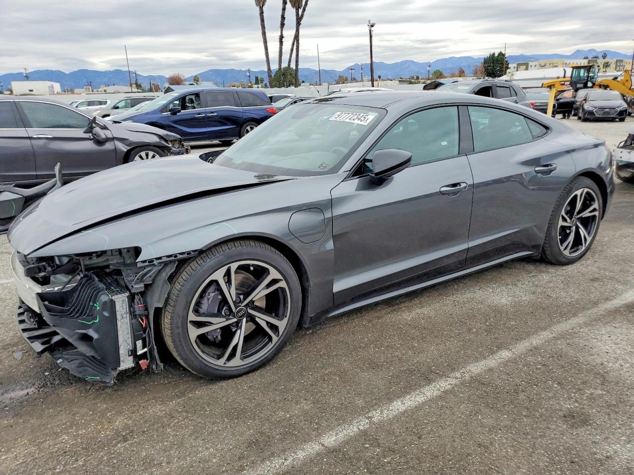 2023 Audi e-tron GT Premium Plus, VIN WAUCJBFW6P7007471 — Перед