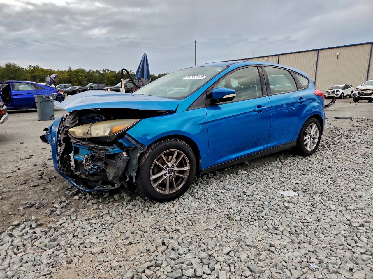2015 Ford Focus SE, VIN 1FADP3K21FL252950 — Front end