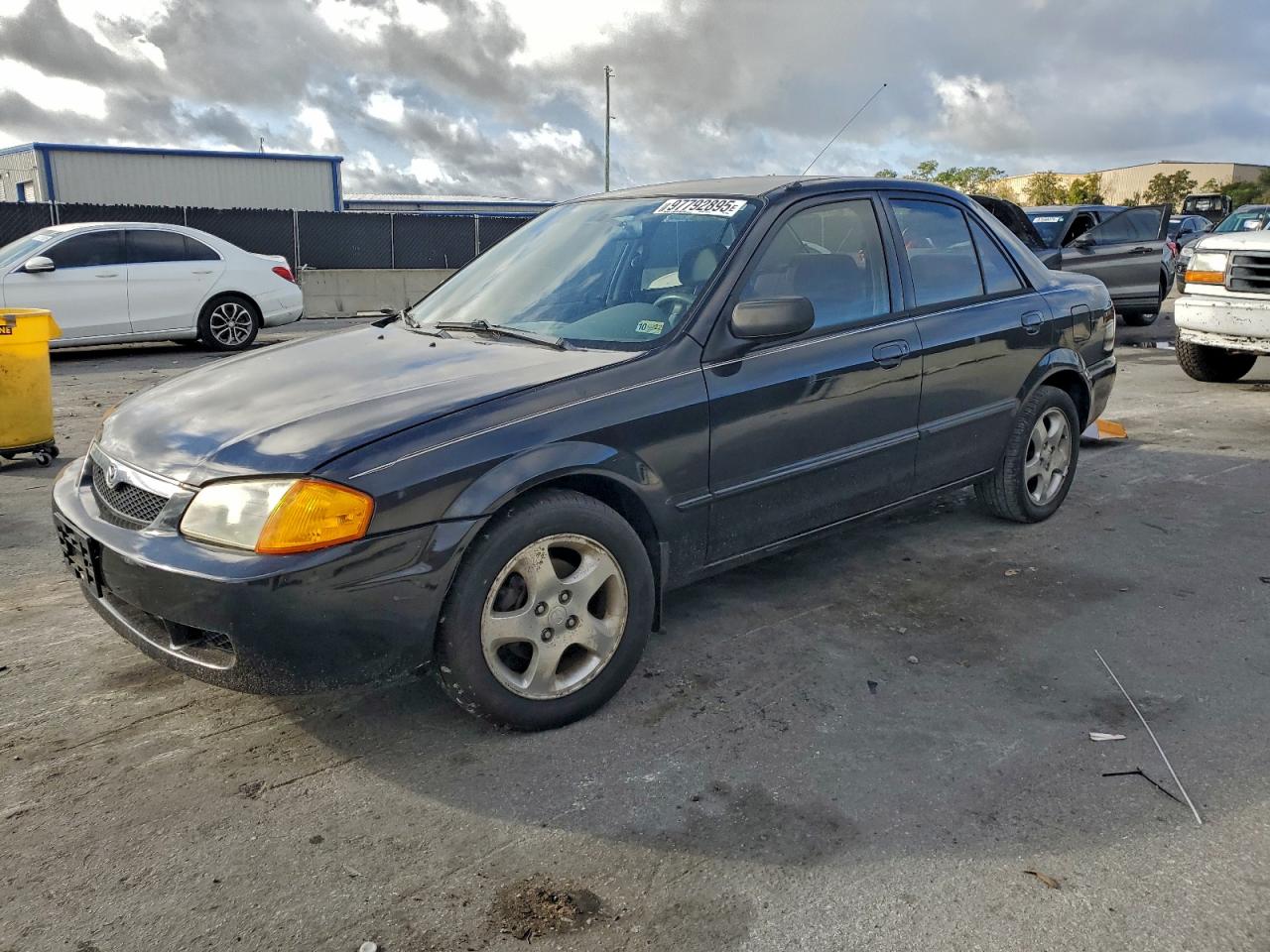 1999 Mazda Protege ES, VIN JM1BJ2213X0107285 — Перед