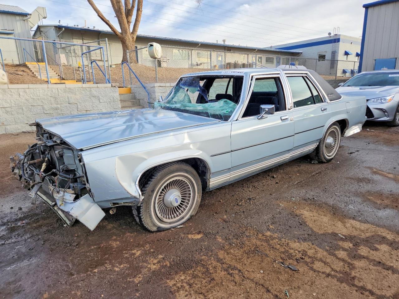 1990 Ford Crown Victoria, VIN 2FACP74F3LX104817 — Front end