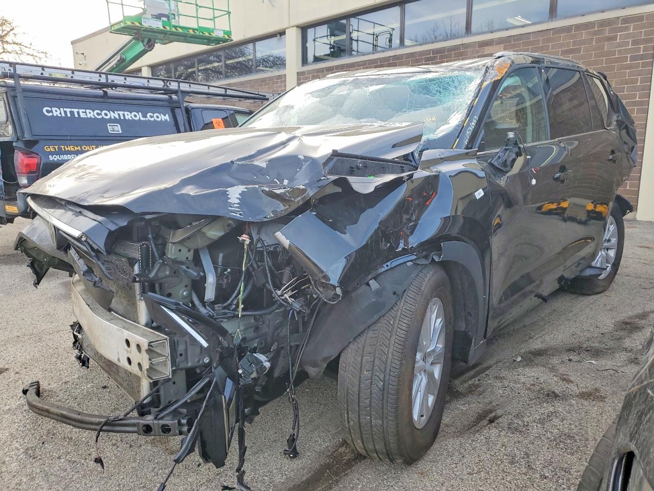 2025 Toyota Grand Highlander XLE, VIN 5TDAAAB58SS091311 — Фото с аукциона 1 of 6
