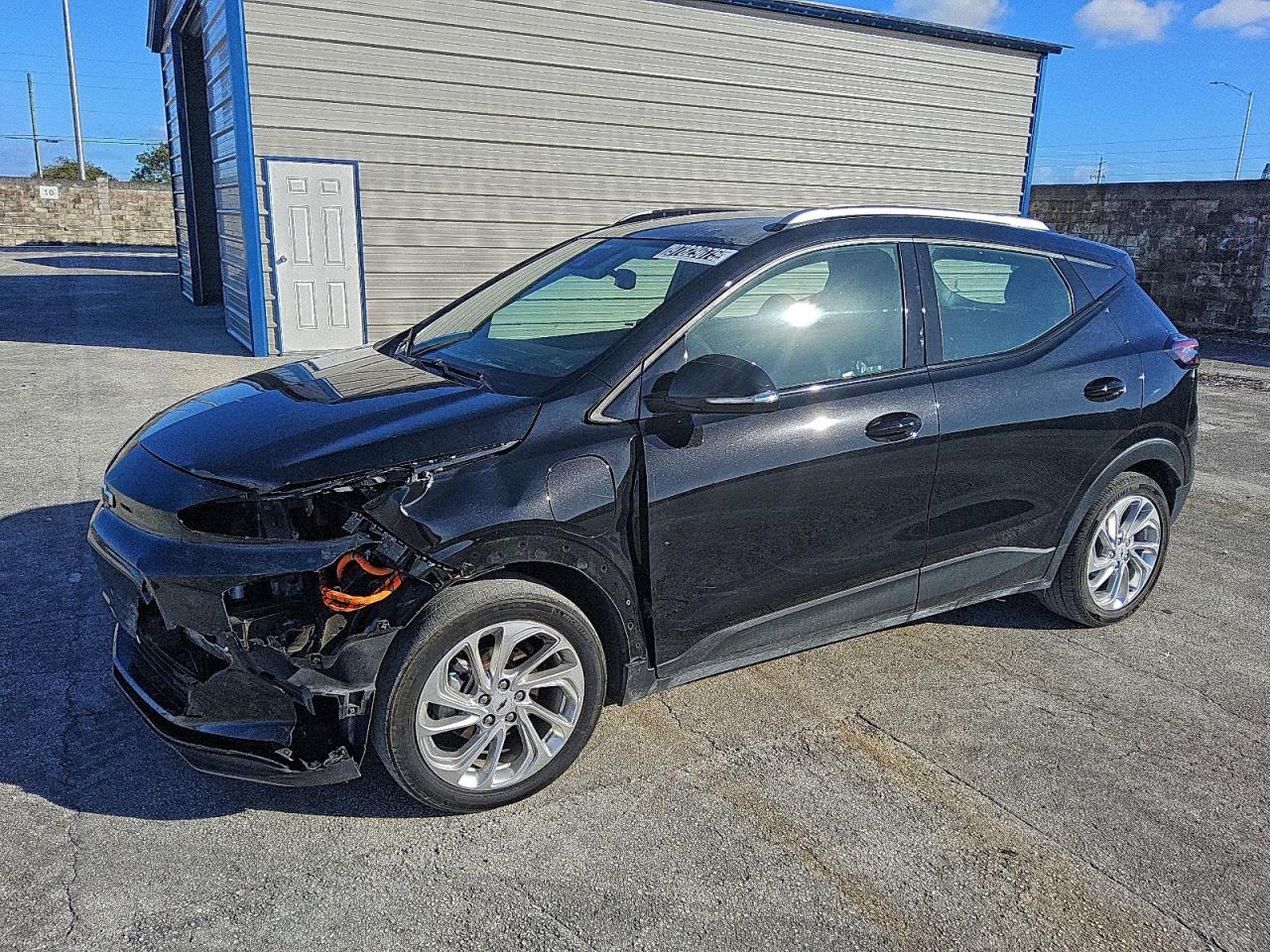 2023 Chevrolet Bolt EUV LT, VIN 1G1FY6S05P4167484 — Front end