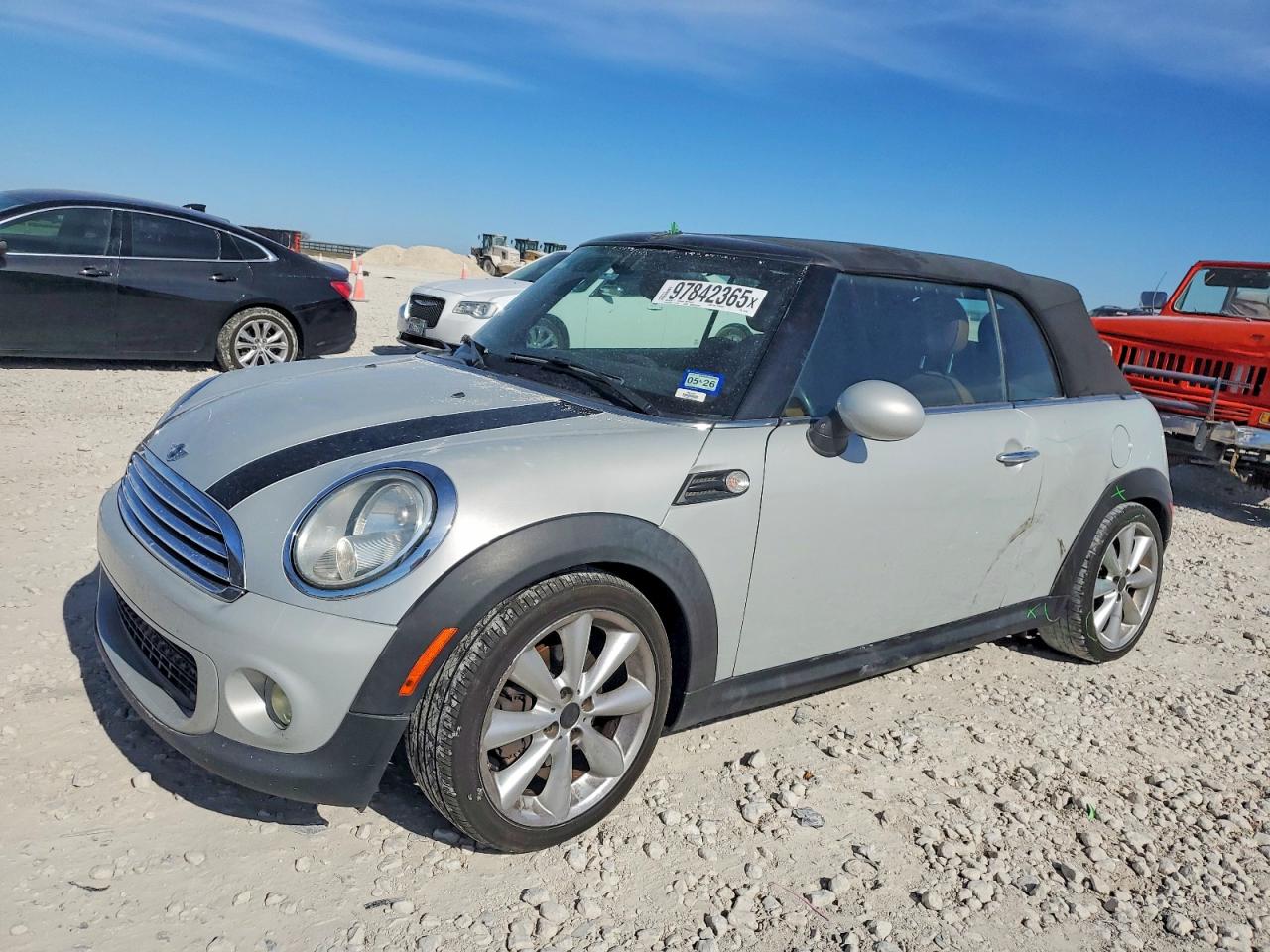 2015 MINI Convertible, VIN WMWZN3C50FT861961 — Бок
