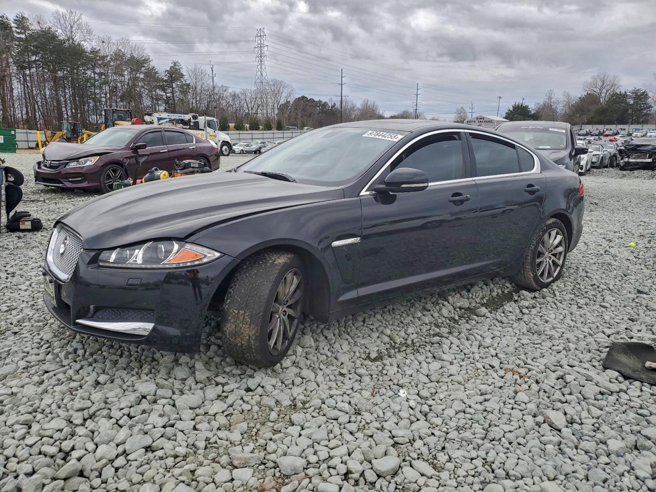 2015 Jaguar XF T Premium, VIN SAJWA0FS3FPU74235 — Side