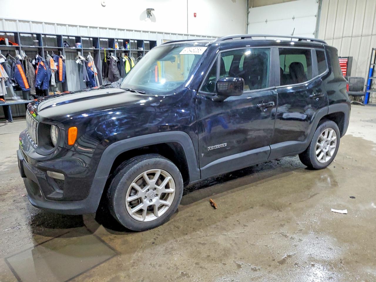 2020 Jeep Renegade Latitude, VIN ZACNJBBB2LPL94206 — Перед