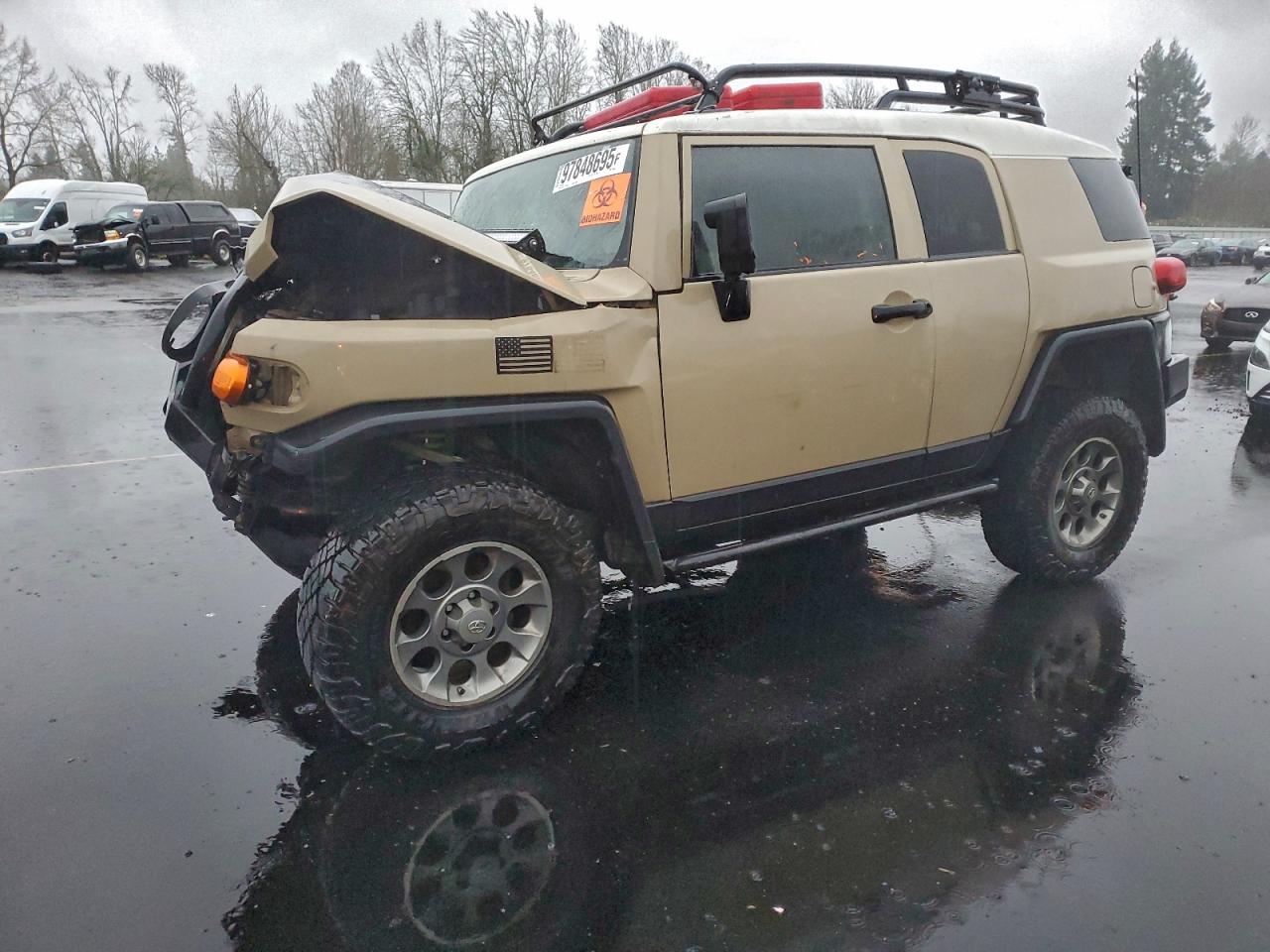 2011 Toyota FJ Cruiser, VIN JTEBU4BF6BK102086 — Front end