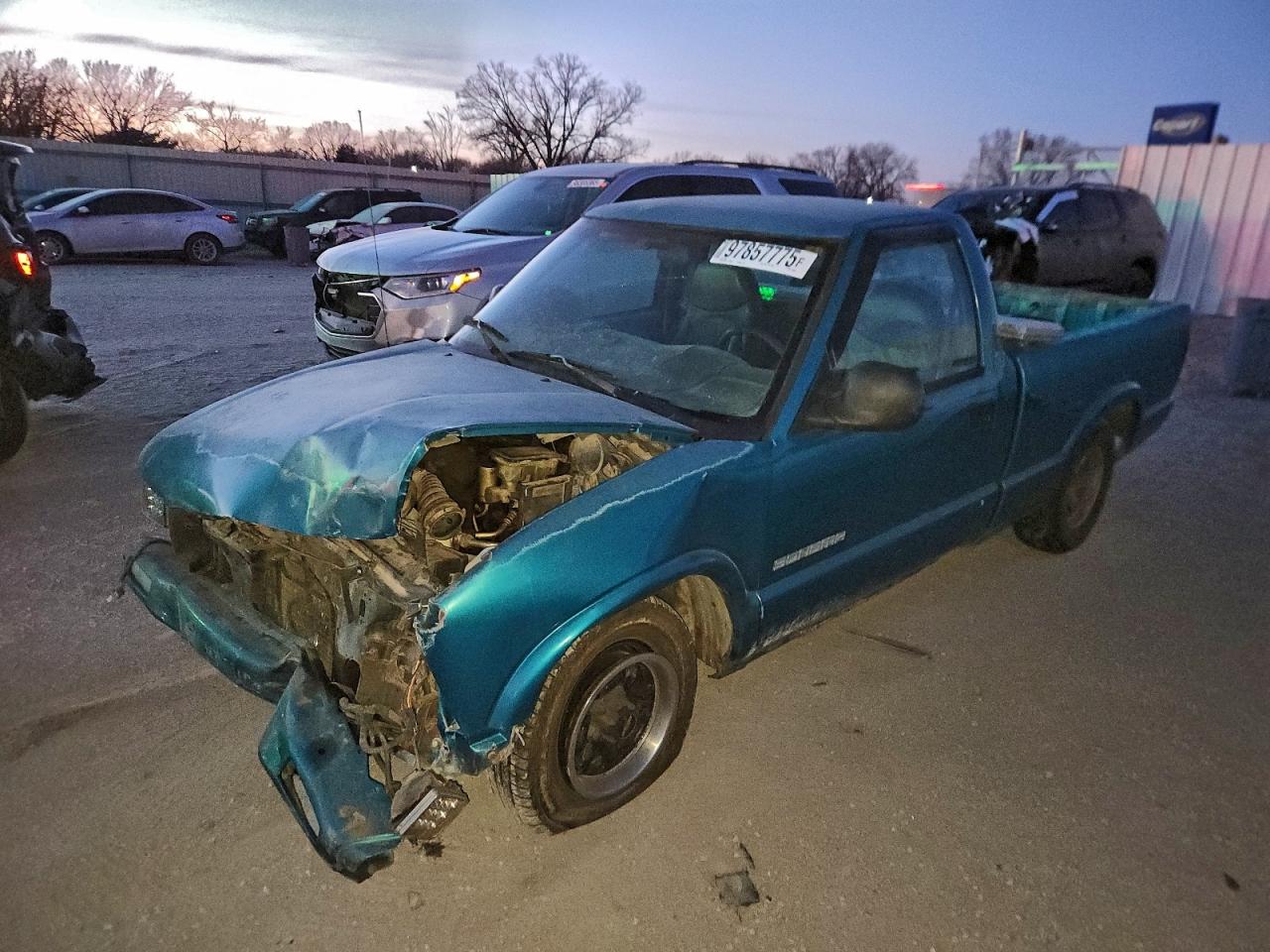 1995 GMC Sonoma, VIN 1GTCS1444S8522385 — Перед