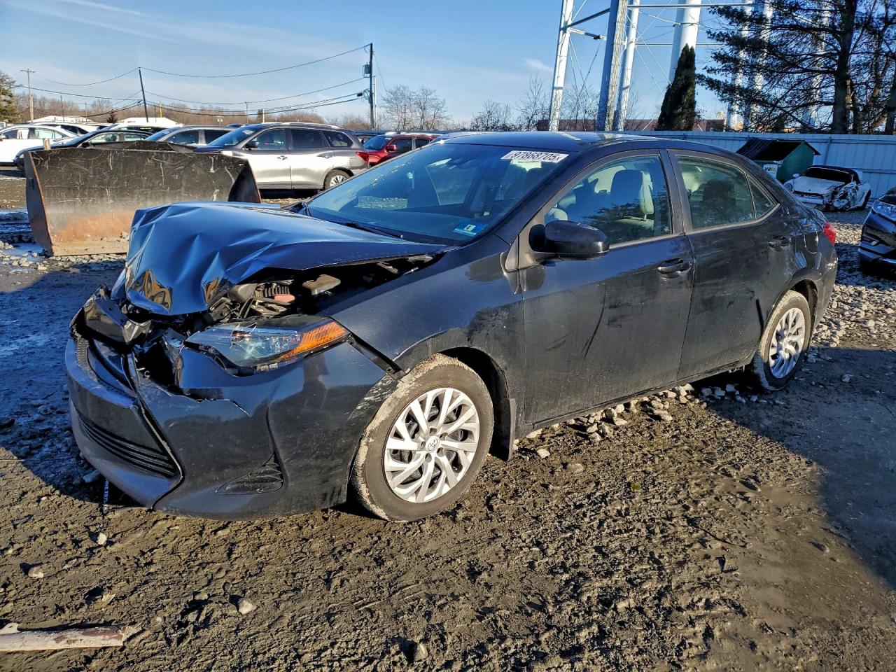 2018 Toyota Corolla LE, VIN 2T1BURHE6JC090103 — Front end