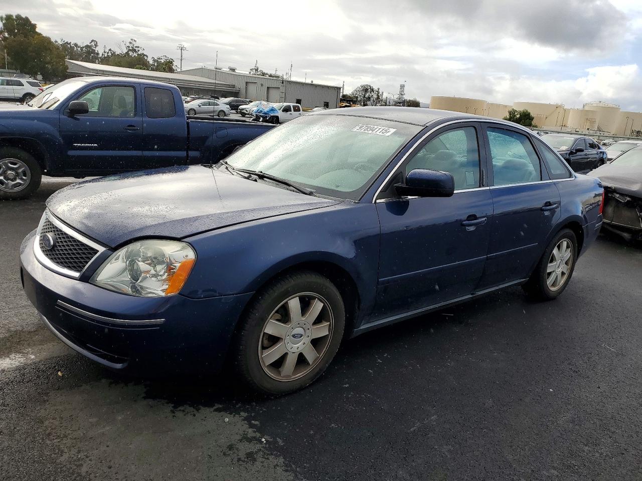 2005 Ford Five Hundred SE, VIN 1FAFP23155G169215 — Auction photo