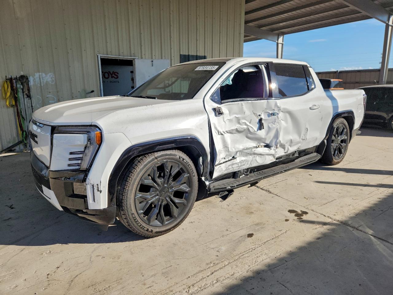 2025 GMC Sierra EV Max Range Denali, VIN 1GT40LEL2SU413569 — Side