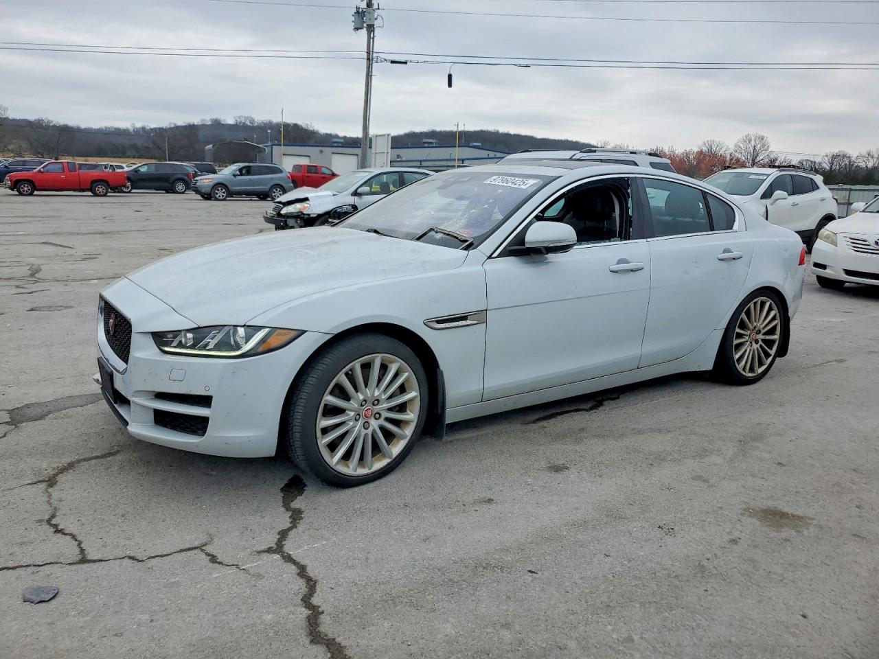 2017 Jaguar XE 35t First Edition, VIN SAJAN4BV3HA947787 — Вандализм