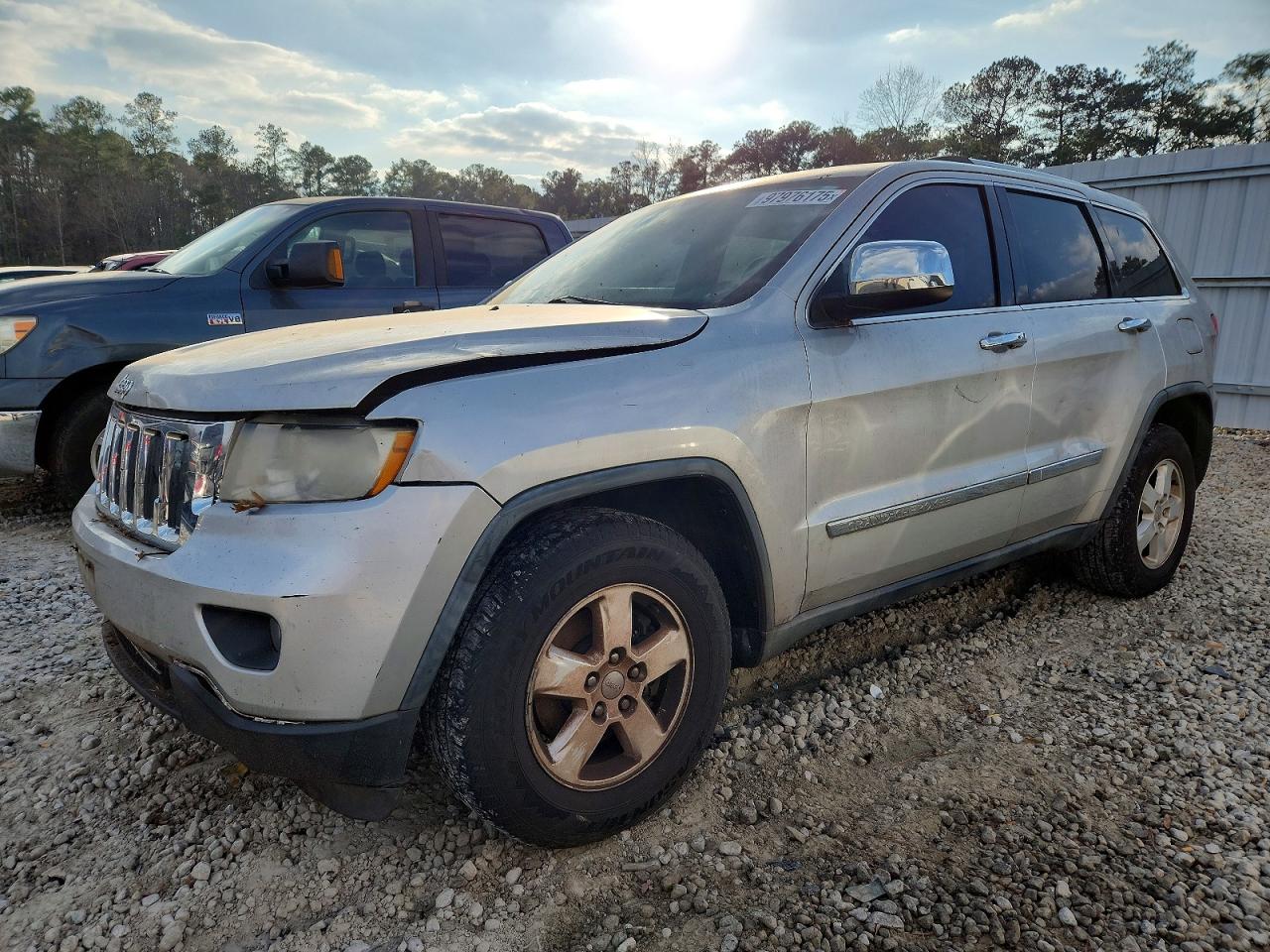2011 Jeep Grand Cherokee Laredo, VIN 1J4RS4GG8BC505856 — Minor dents and scratches