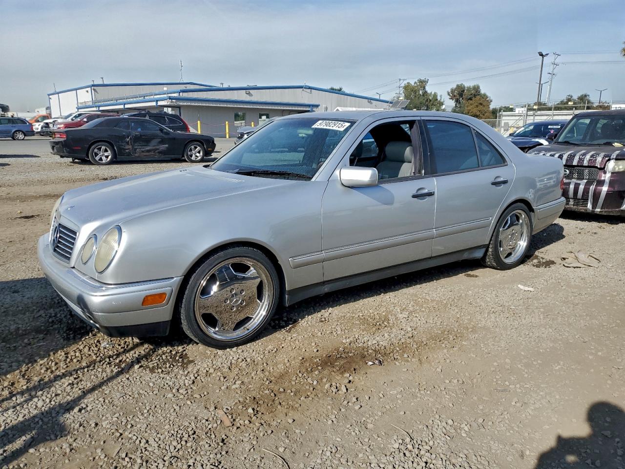 1997 Mercedes-Benz E 320, VIN WDBJF55F2VA437656 — Minor dents and scratches