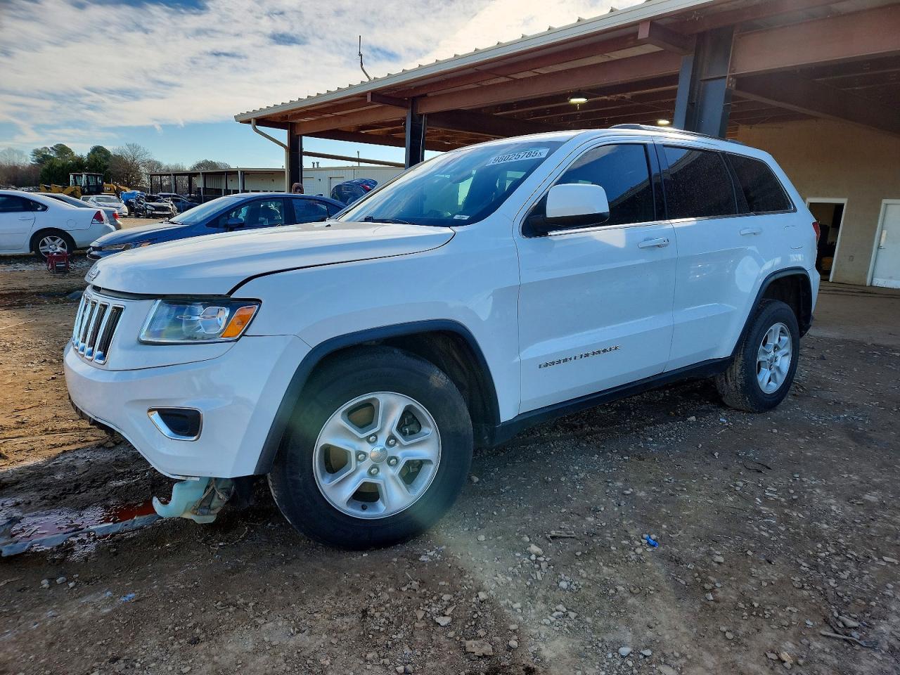 2016 Jeep Grand Cherokee Laredo, VIN 1C4RJEAGXGC391082 — Front end