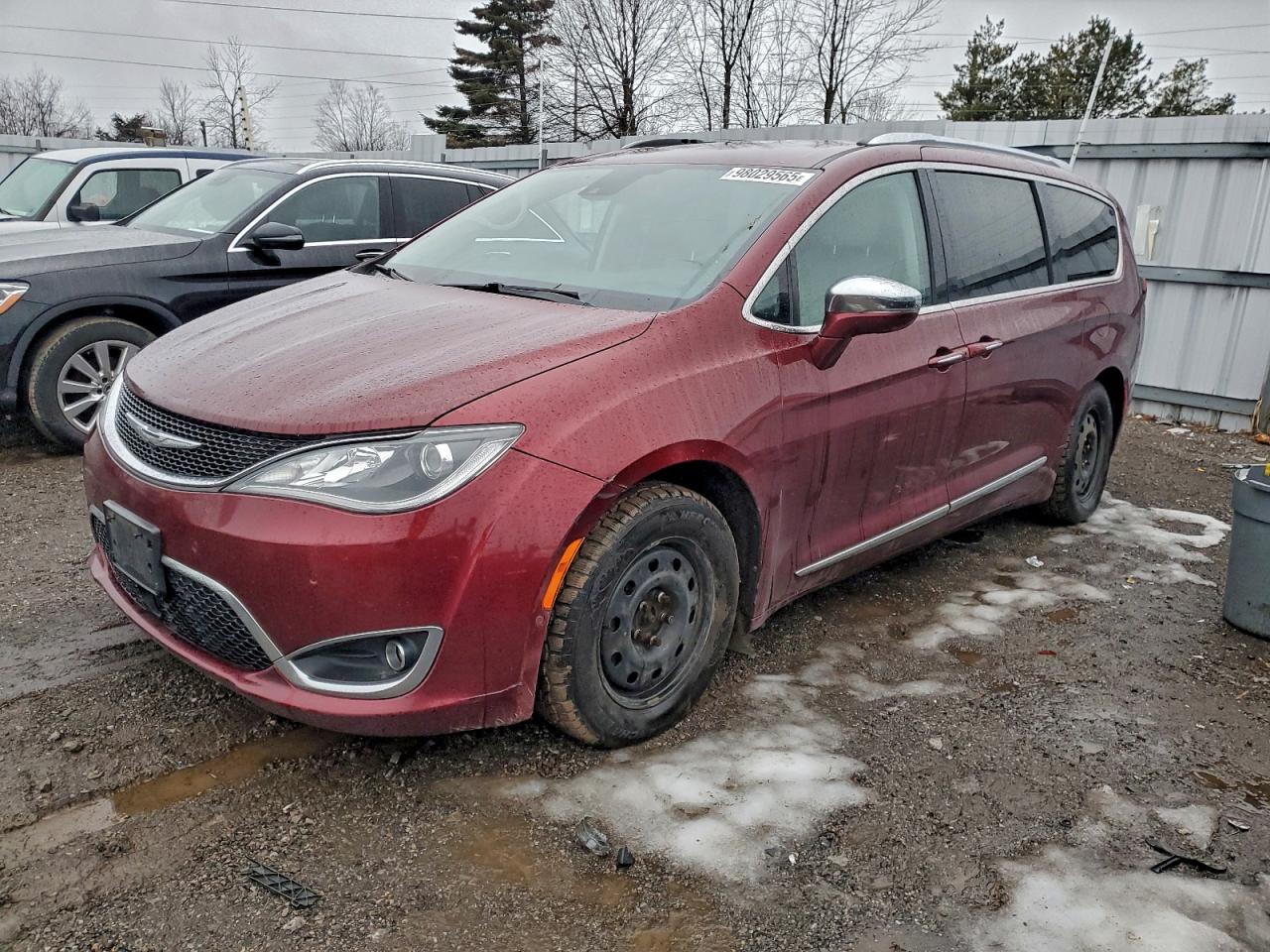 2017 Chrysler Pacifica Limited, VIN 2C4RC1GGXHR683513 — Frame damage