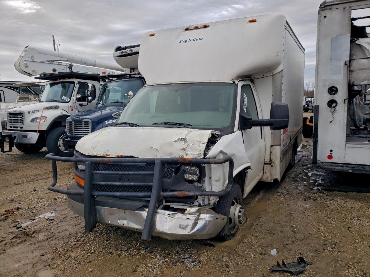 2016 Chevrolet Express Commercial, VIN 1GB3GSCG1G1326606 — Front end