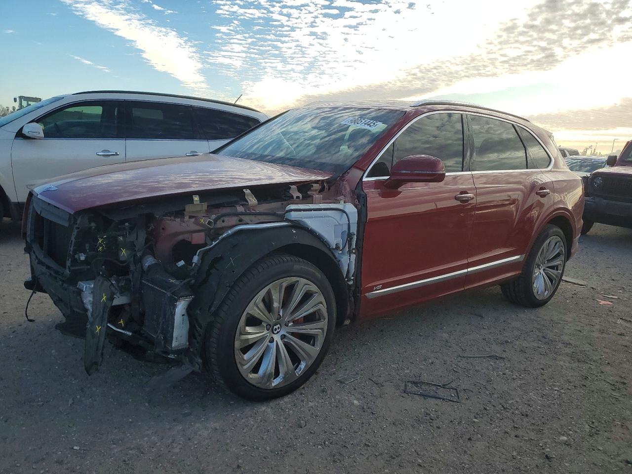 2021 Bentley Bentayga V8, VIN SJAAM2ZV9MC036066 — Front end