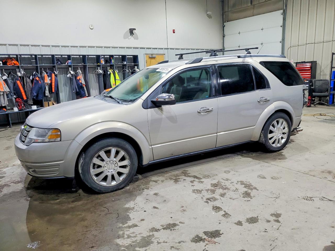 2009 Ford Taurus X Limited, VIN 1FMDK06WX9GA03124 — Rear end