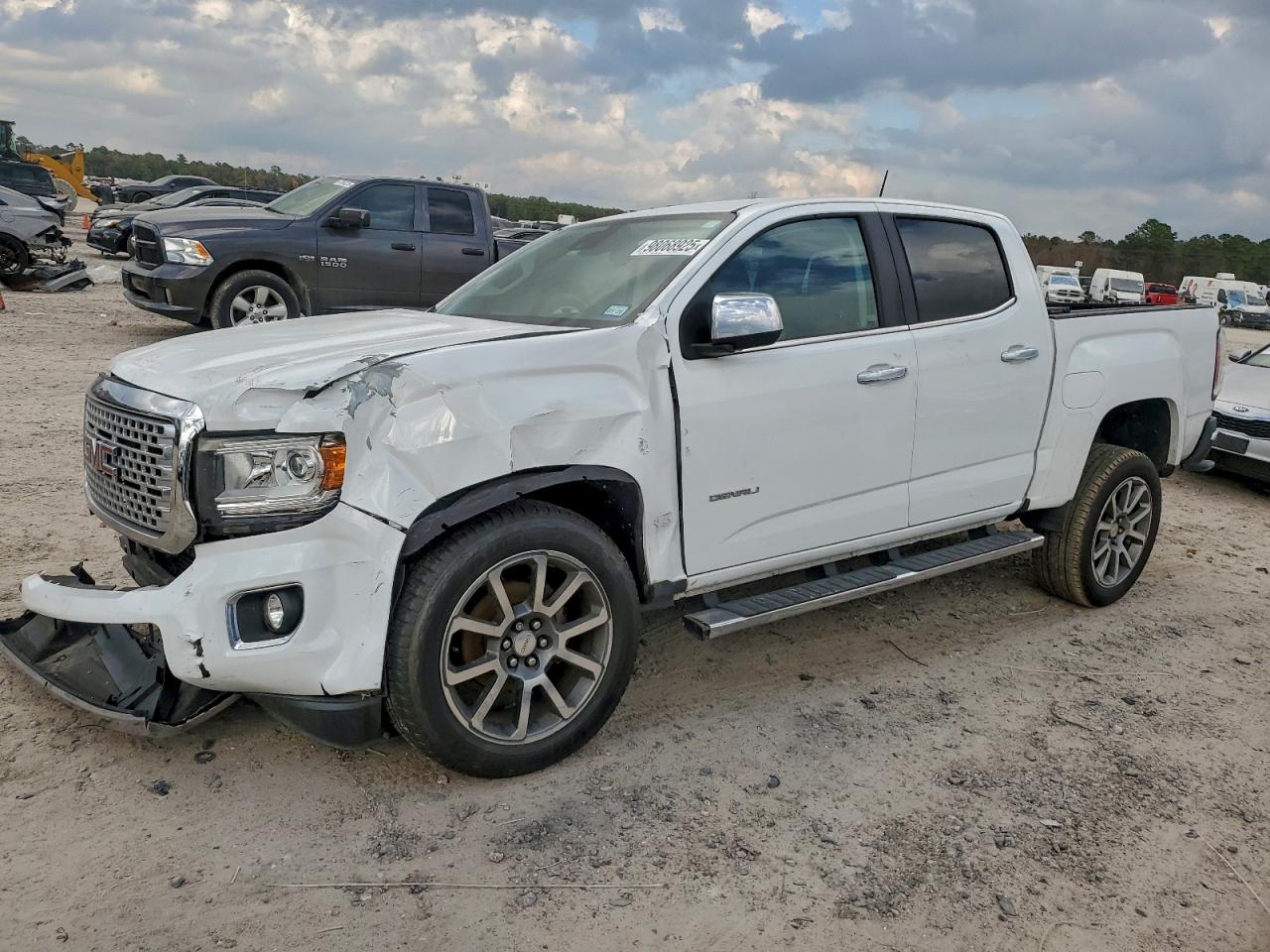 2018 GMC Canyon 2WD Denali, VIN 1GTG5EEN4J1211876 — Front end