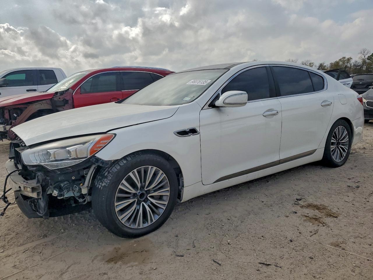 2017 Kia K900 Premium, VIN KNALT4D33H6034746 — Front end