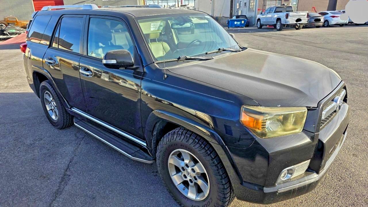 2011 Toyota 4Runner SR5, VIN JTEZU5JR3B5032299 — Minor dents and scratches