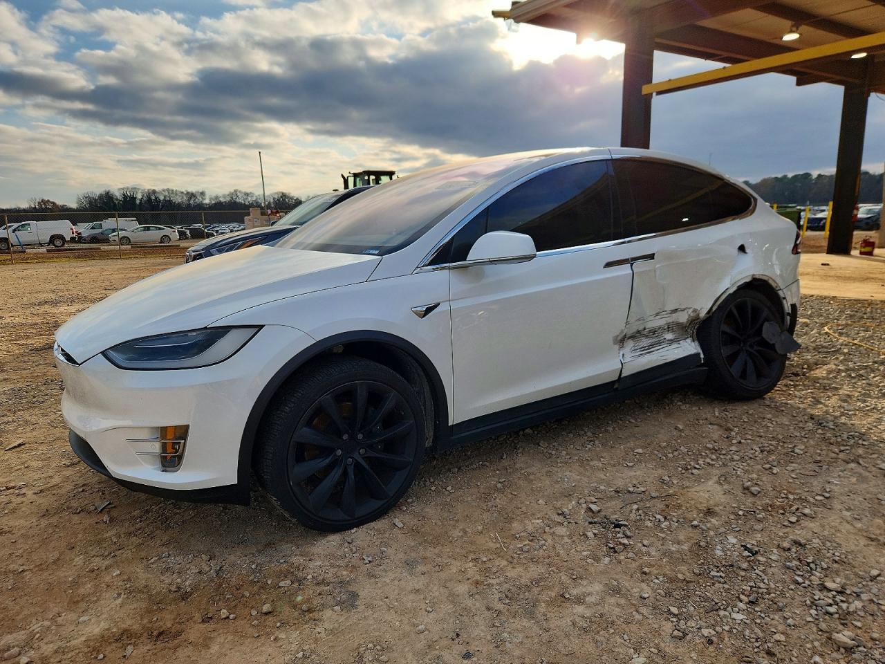 2019 Tesla Model X 75D, VIN 5YJXCDE20KF196212 — Side